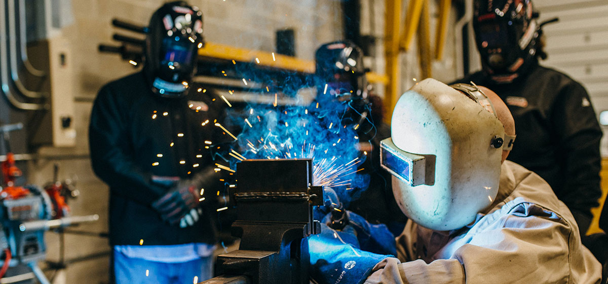 人焊接，雪佛龙打造技能为明天的劳动力
